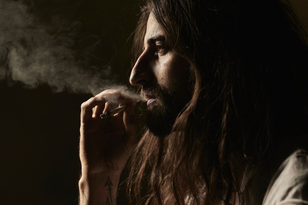 Cam Cole - Smoking - Fox Reviews Rock